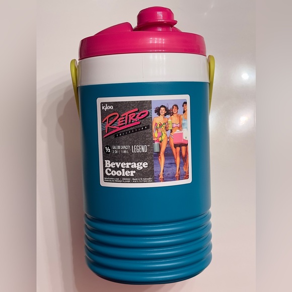 Igloo Dining Igloo Retro Half Gallon Jug In The Color Jade Poshmark